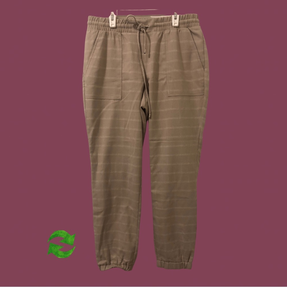 Nine West women’s pants, size medium.
